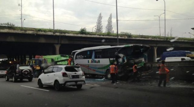 kecelakaan beruntun