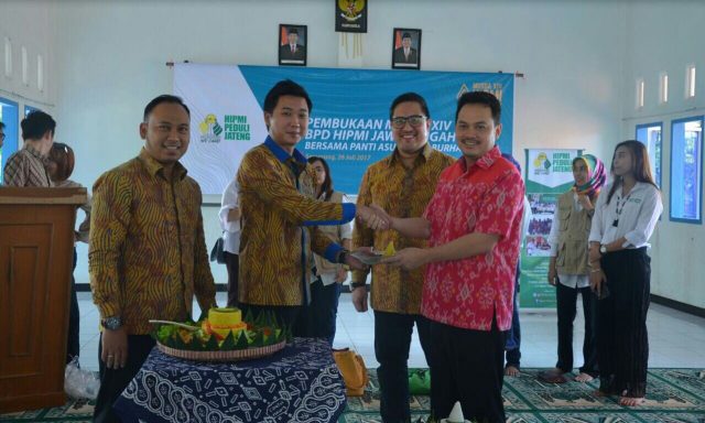 Dede Indra Permanan (Kanan)