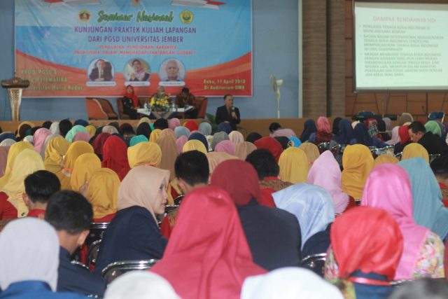 Prof. Dr. H. M. Sulthon Masyhud M.Pd. menyamopaikan materi-07