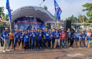 Gerakan Langit Biru Warnai HUT Ke-81 RI dan HUT Ke-25 Partai Demokrat di Pasar Pamotan