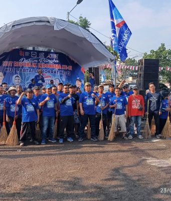 Gerakan Langit Biru Warnai HUT Ke-81 RI dan HUT Ke-25 Partai Demokrat di Pasar Pamotan